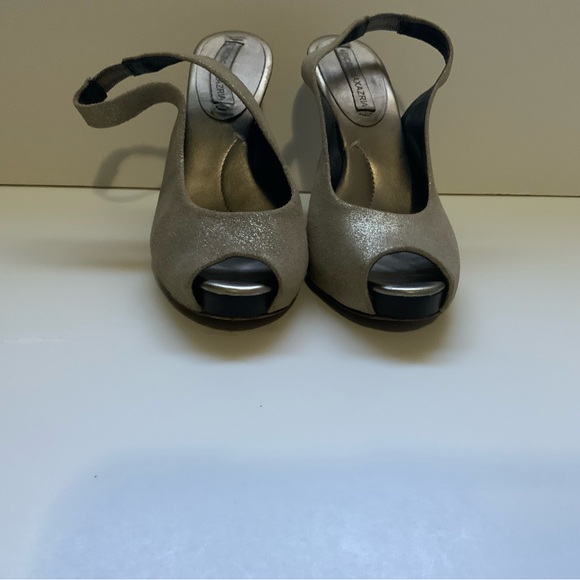 *BCBG MAXAZRIA Gold Metallic Lame Finish Peep Toe Slingback Pumps - Picture 5 of 6